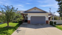 5217 50 Avenue Ponoka, AB T4J 1R9