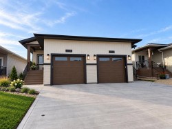 60 Gray Close Sylvan Lake, AB T4S 0W4