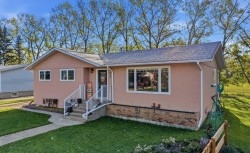 2211 Westview Crescent Bowden, AB T0M 0K0