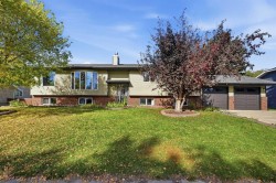 12 Dickens Lane Lacombe, AB T4L 1S3