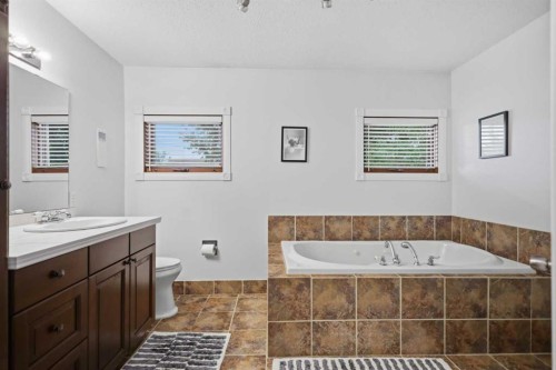 5526 49 Avenue, Lacombe, AB 