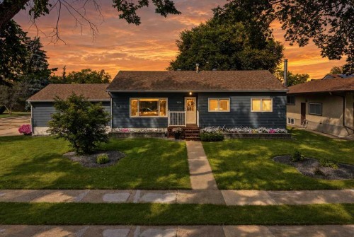 5526 49 Avenue, Lacombe, AB 