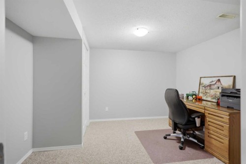 5526 49 Avenue, Lacombe, AB 