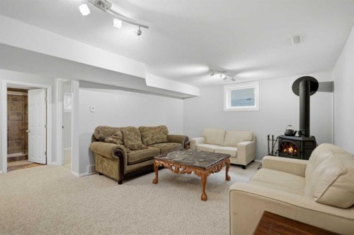 5526 49 Avenue, Lacombe, AB 