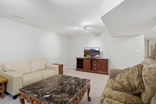 5526 49 Avenue, Lacombe, AB 