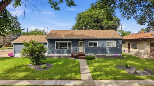 5526 49 Avenue, Lacombe, AB 