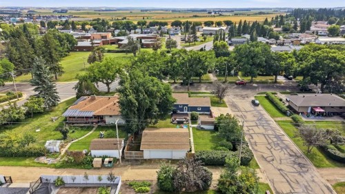 5526 49 Avenue, Lacombe, AB 