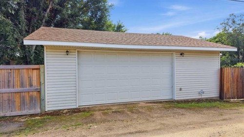 5526 49 Avenue, Lacombe, AB 