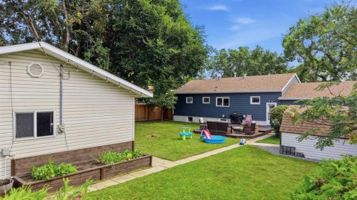 5526 49 Avenue, Lacombe, AB 