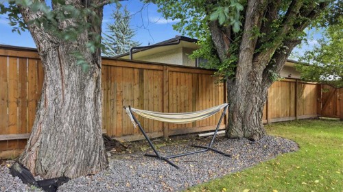 5526 49 Avenue, Lacombe, AB 