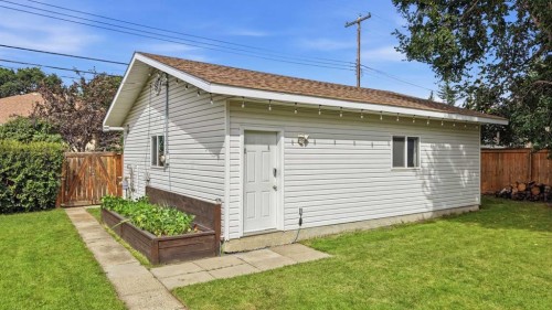 5526 49 Avenue, Lacombe, AB 