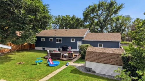 5526 49 Avenue, Lacombe, AB 