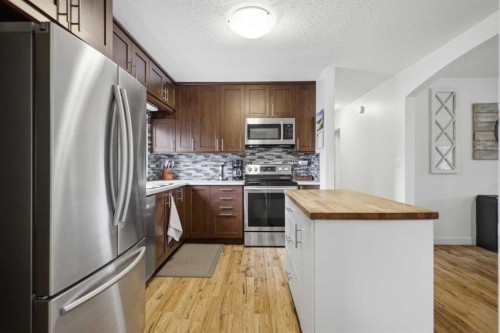 5526 49 Avenue, Lacombe, AB 