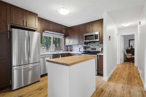 5526 49 Avenue, Lacombe, AB 