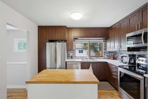 5526 49 Avenue, Lacombe, AB 