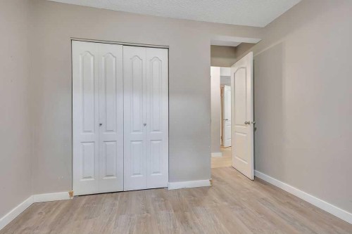 8 Whiteside Crescent, Red Deer, AB 
