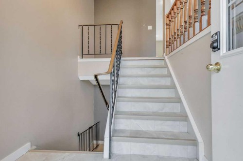 8 Whiteside Crescent, Red Deer, AB 