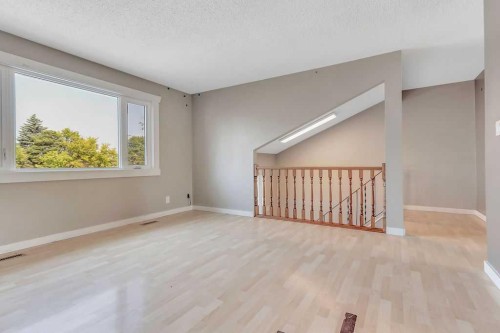 8 Whiteside Crescent, Red Deer, AB 