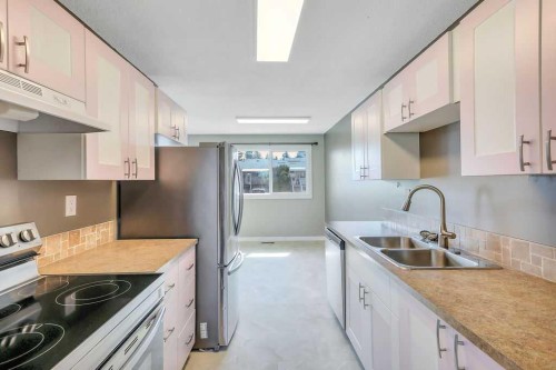 8 Whiteside Crescent, Red Deer, AB 