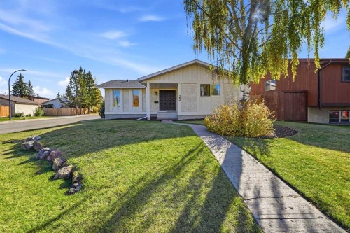 25 Clark Crescent, Red Deer, AB 