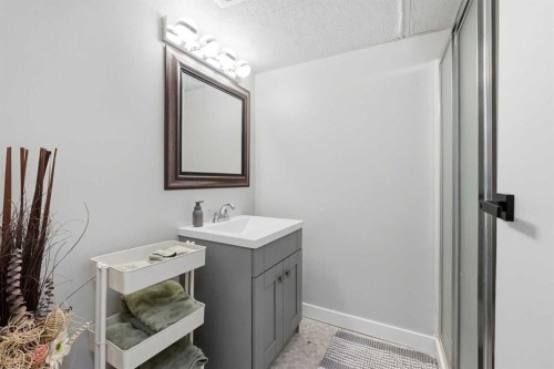 25 Clark Crescent, Red Deer, AB 