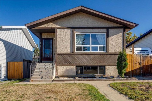 18 Greenham Drive  Red Deer, AB T4P 2X4