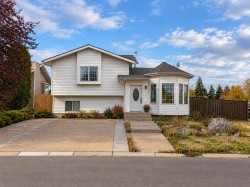 1 Pickering Close Sylvan Lake, AB T4S 1K2