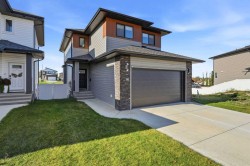30 Palmer Circle Blackfalds, AB T4M 0N7