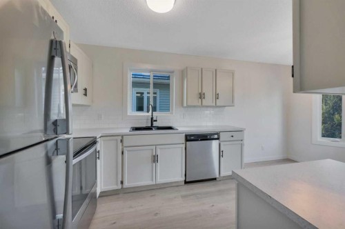 65 Roberts Crescent, Red Deer, AB 