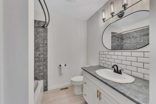 65 Roberts Crescent, Red Deer, AB 