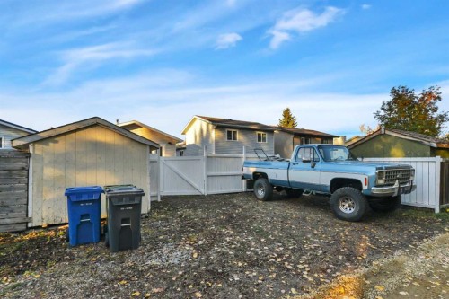 65 Roberts Crescent, Red Deer, AB 