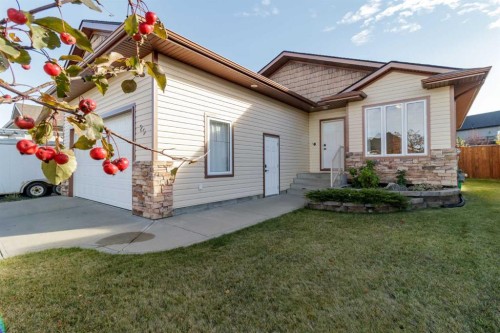 29 Lakeland Road  Sylvan Lake, AB T4S 0A3