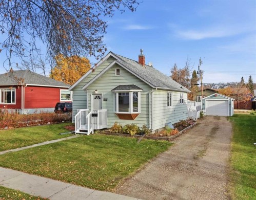 5112 47 Avenue  Ponoka, AB T4J 1J3