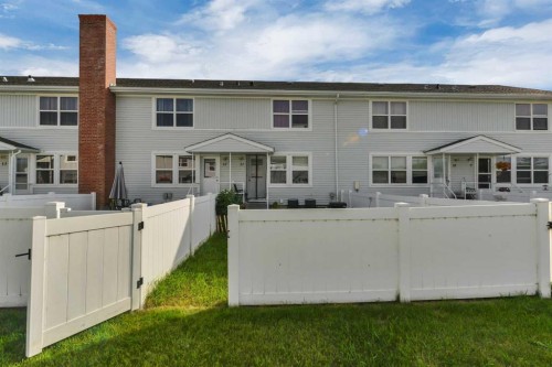 11 Poplar Crescent, Springbrook, AB 