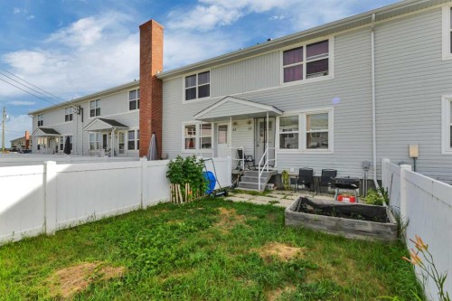 11 Poplar Crescent, Springbrook, AB 