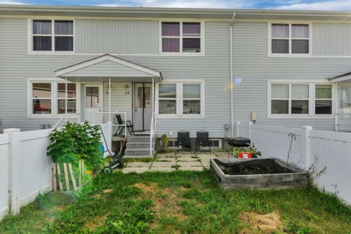 11 Poplar Crescent, Springbrook, AB 