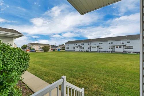 11 Poplar Crescent, Springbrook, AB 