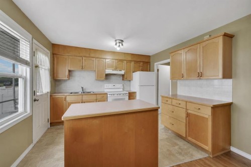 11 Poplar Crescent, Springbrook, AB 