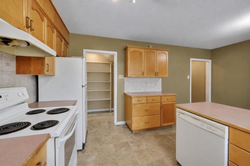 11 Poplar Crescent, Springbrook, AB 