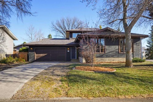 5103 60 Street Close  Lacombe, AB T4L 1M3