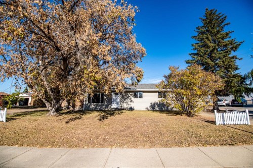 4908 Moore Street  Blackfalds, AB T0M 0J0