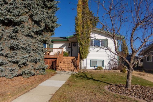 5724 55 Avenue  Lacombe, AB T4L 1L8