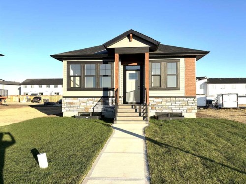 25 Ian Way  Sylvan Lake, AB T4S 0W5