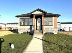 25 Ian Way Sylvan Lake, AB T4S 0W5