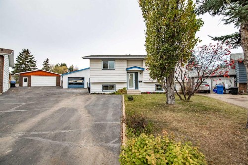 11 Jay Court  Lacombe, AB T4L 1R3