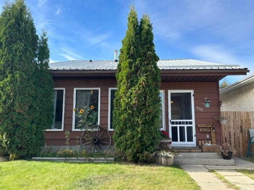 5116 38 Street  Ponoka, AB T4J 1C6