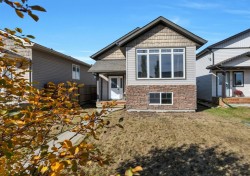 20 Hammond Close Sylvan Lake, AB T4S 0C7