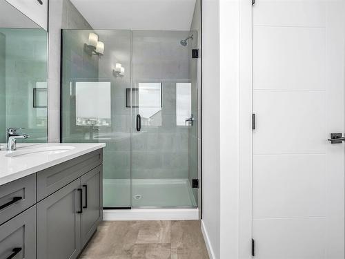2504 45 Street South, Lethbridge, AB - Indoor Photo Showing Bathroom
