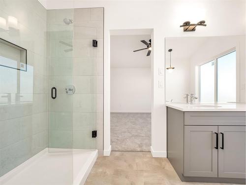 4525 25 Avenue South, Lethbridge, AB - Indoor Photo Showing Bathroom