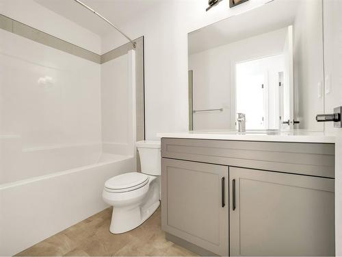 4525 25 Avenue South, Lethbridge, AB - Indoor Photo Showing Bathroom